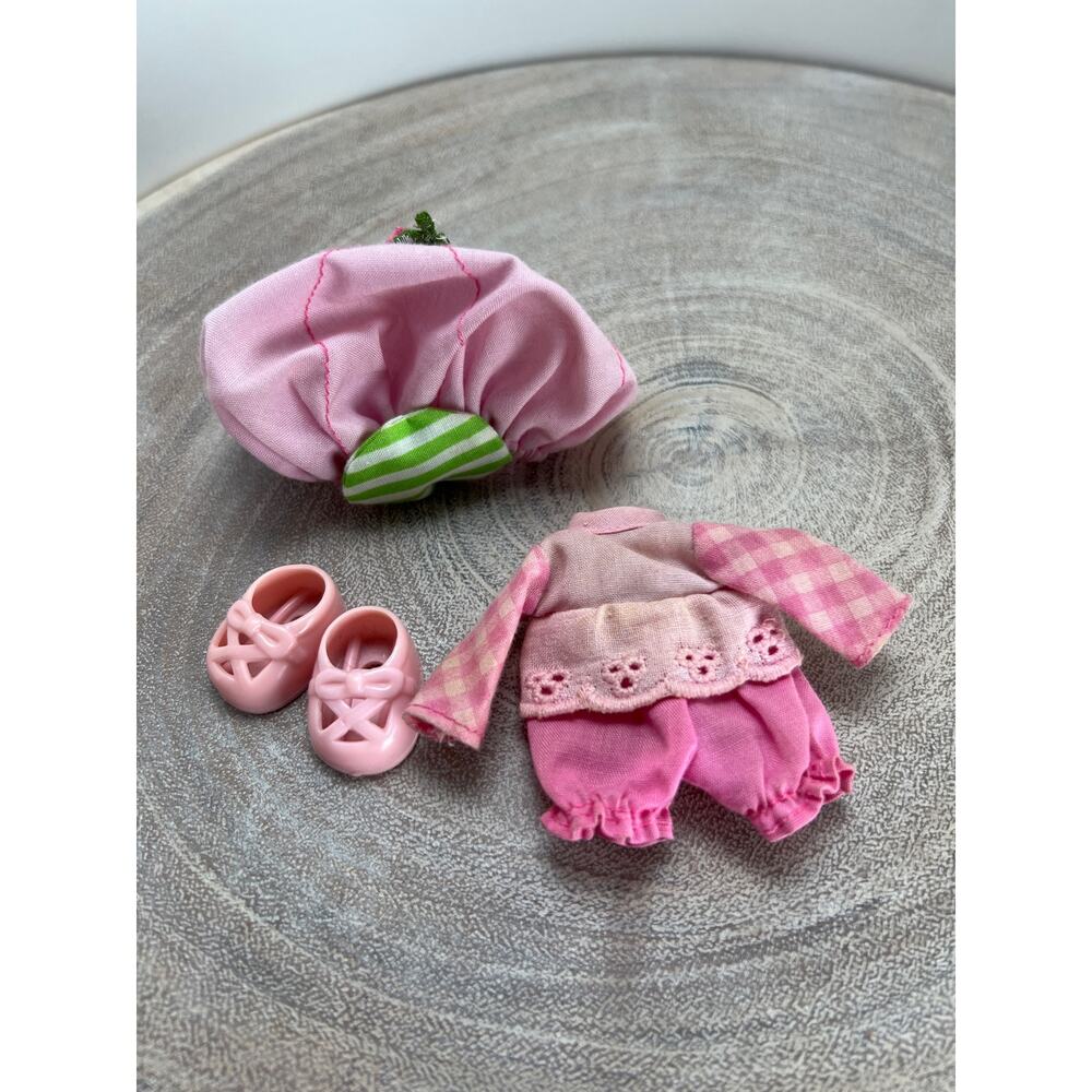 Vintage Kenner Strawberry Shortcake Raspberry Tart Doll Dress Hat and Shoes